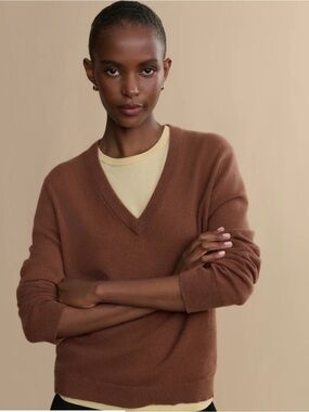 Jenni Kayne V-Neck cashmere Sweater in Canyon Brown